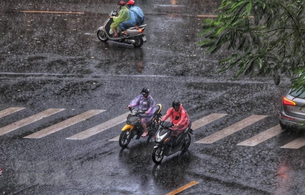 Ba ngày tới, Trung Trung Bộ mưa rào và có nơi có dông, đề phòng lốc, sét