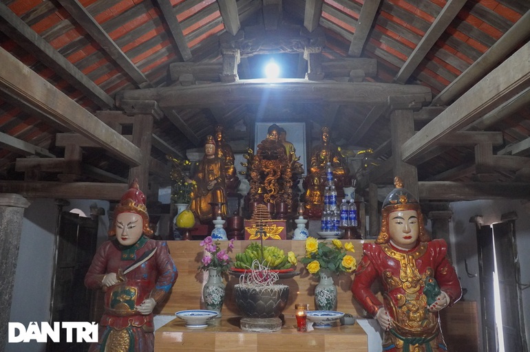 Lạ lùng chùa cổ nằm chênh vênh trên đỉnh núi suốt 6 thế kỷ ở Hà Nội