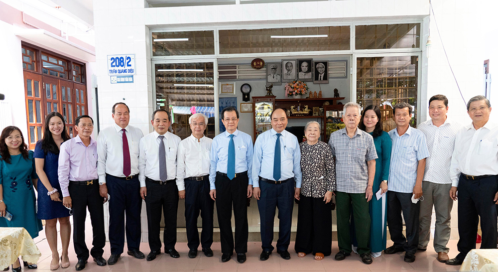 Chủ tịch nước Nguyễn Xuân Phúc động viên bà con đón Tết tiết kiệm, đầm ấm...