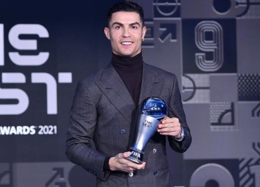 FIFA gây tranh cãi với đội hình tiêu biểu gồm 4 tiền đạo