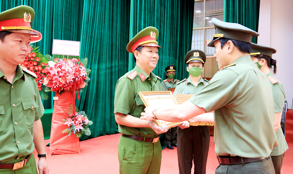 Tiếp tục nỗ lực vì cuộc sống bình yên của nhân dân