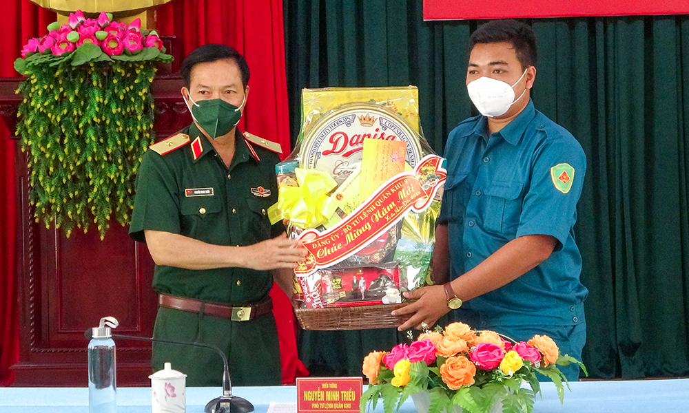 Quân khu 9 chúc Tết tại Tri Tôn