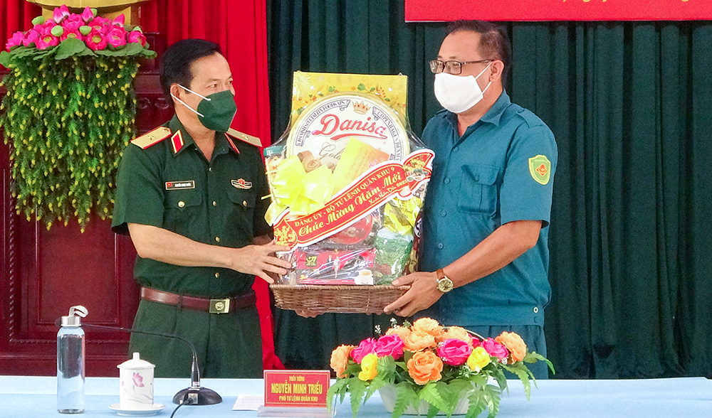Quân khu 9 chúc Tết tại Tri Tôn