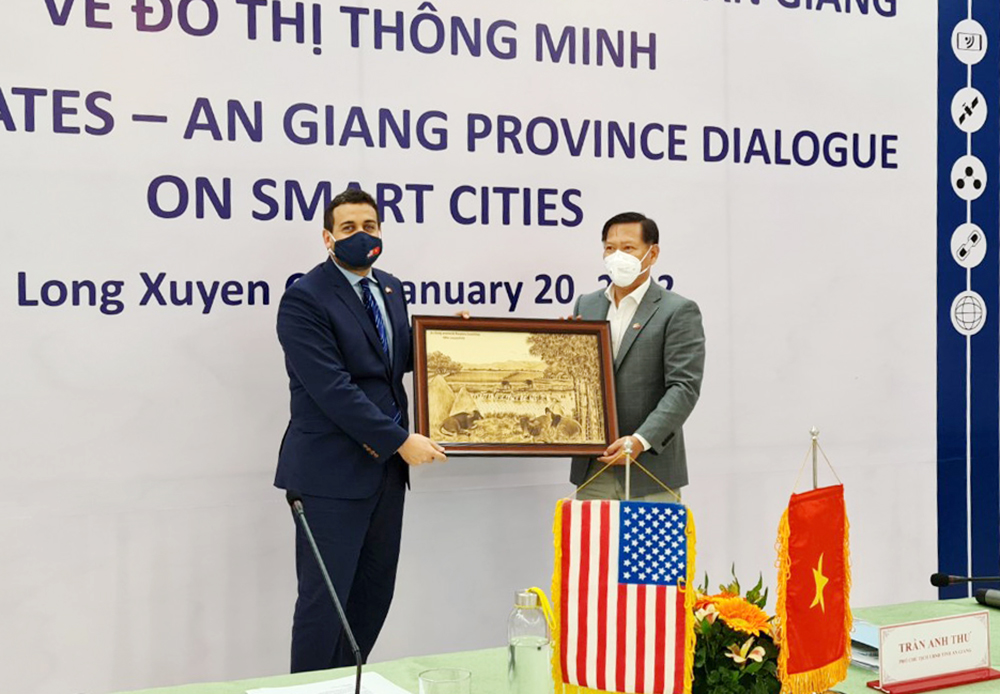 Hoa Kỳ chia sẻ kinh nghiệm xây dựng đô thị thông minh với tỉnh An Giang