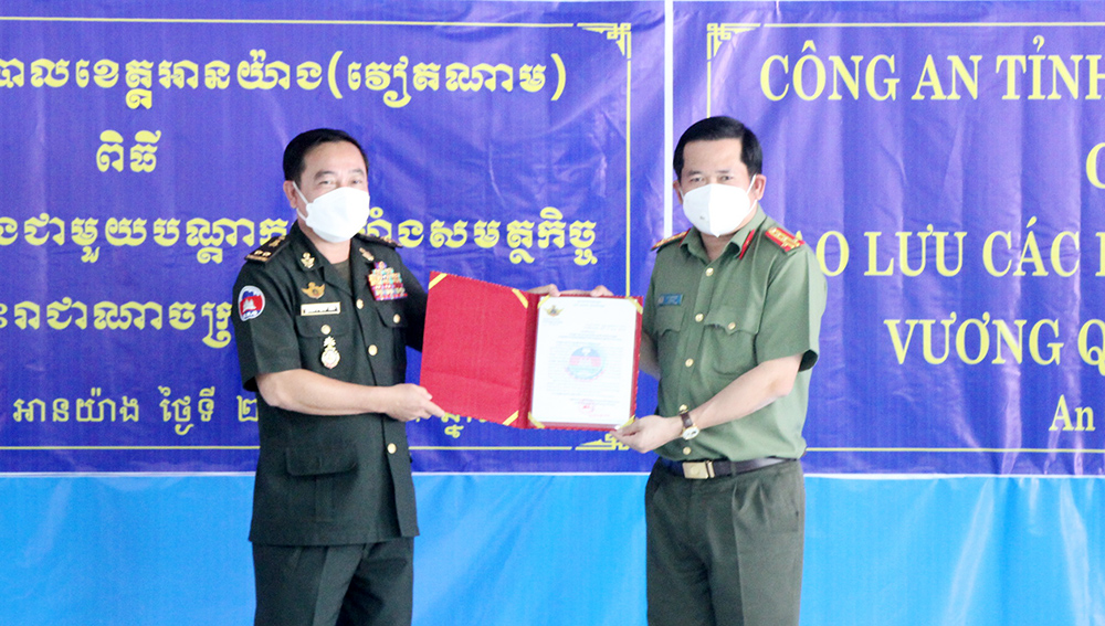 Giám đốc Công an An Giang gặp mặt các lực lượng chức năng Vương quốc Campuchia