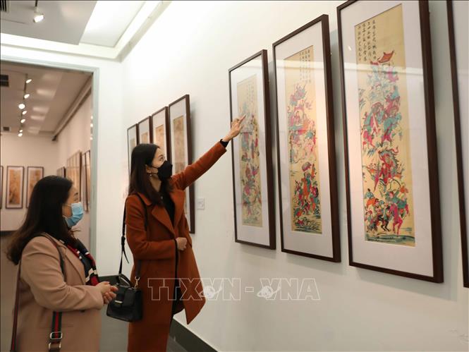 Khai mạc triển lãm Sắc xuân qua sưu tập tranh dân gian Tứ bình