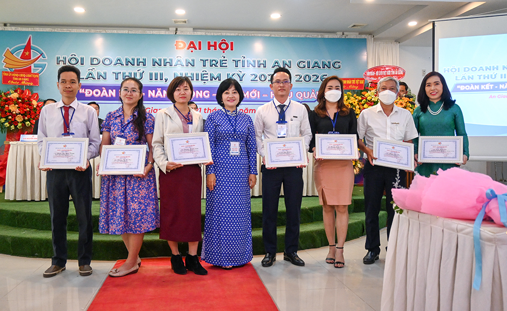 Doanh nhân Nguyễn Thị Mỹ Linh đắc cử Chủ tịch Hội Doanh nhân trẻ tỉnh An Giang khóa III