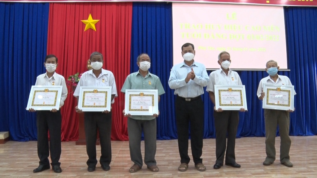 Huyện ủy Phú Tân tổng kết công tác xây dựng Đảng năm 2021