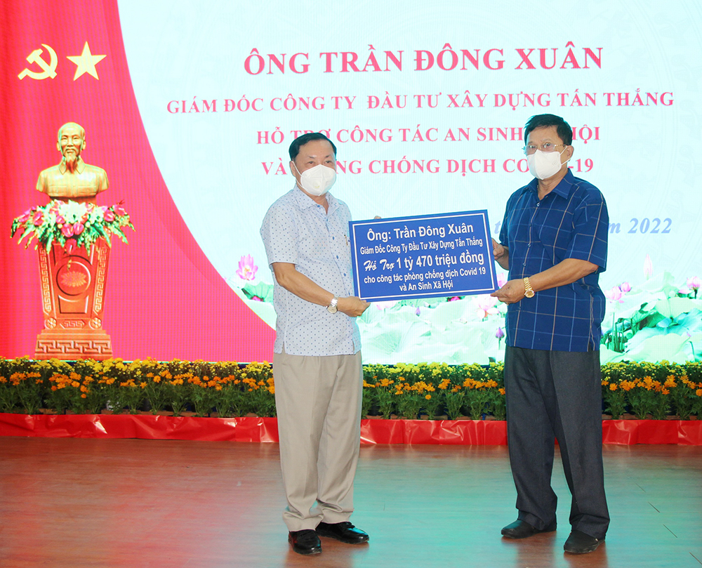 Công ty TNHH Thương mại Tấn Thắng hỗ trợ huyện Chợ Mới gần 1,5 tỷ đồng