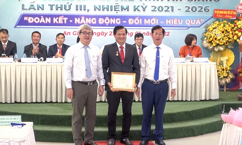 Doanh nhân Nguyễn Thị Mỹ Linh đắc cử Chủ tịch Hội Doanh nhân trẻ tỉnh An Giang khóa III