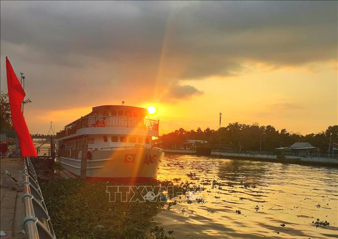 Khai thác tàu du lịch Xà No - nét độc đáo miền sông nước Hậu Giang