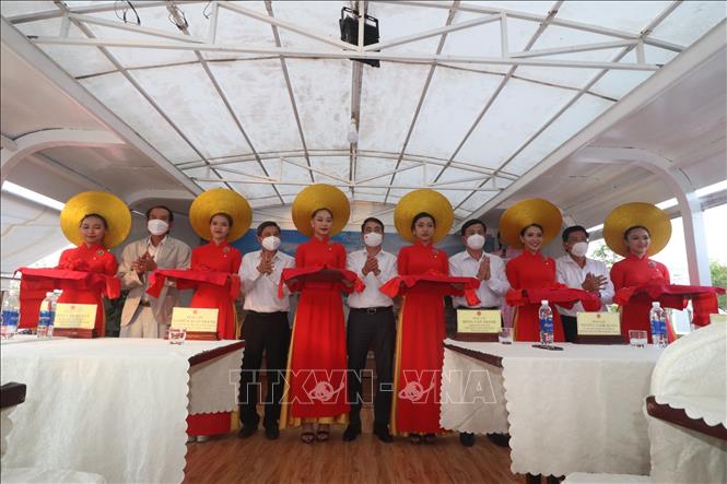 Khai thác tàu du lịch Xà No - nét độc đáo miền sông nước Hậu Giang
