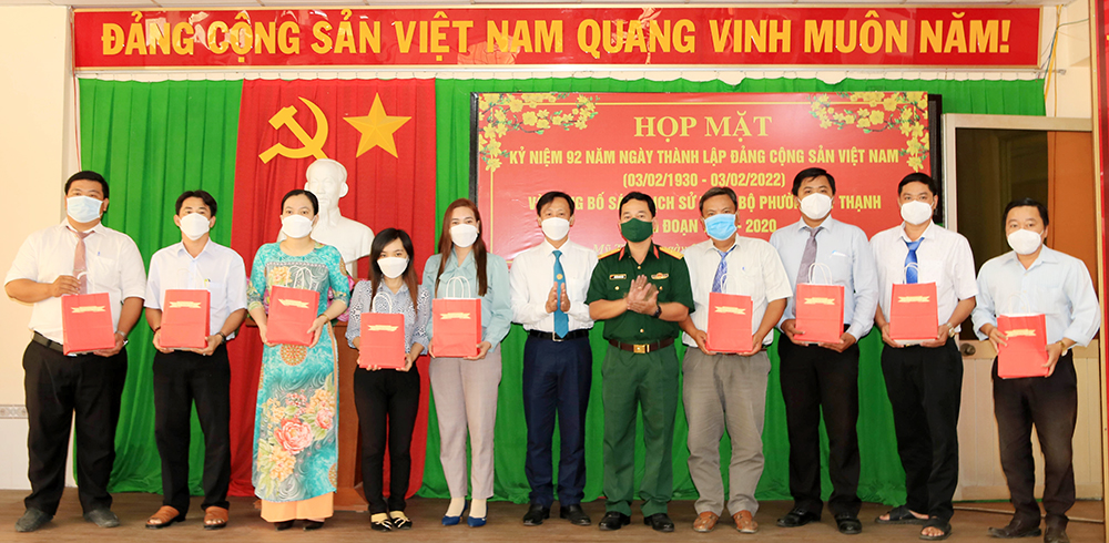 Công bố sách lịch sử Đảng bộ phường Mỹ Thạnh