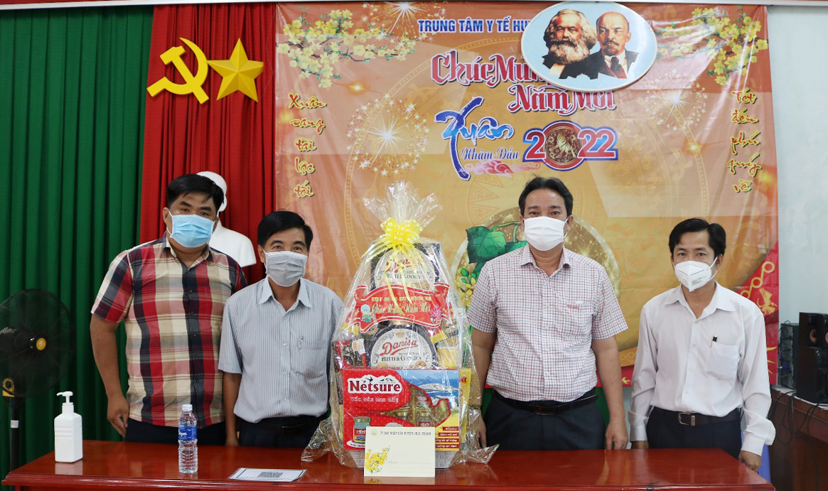 Bí thư Huyện ủy Châu Thành thăm chúc Tết các đơn vị, doanh nghiệp và gia đình chính sách
