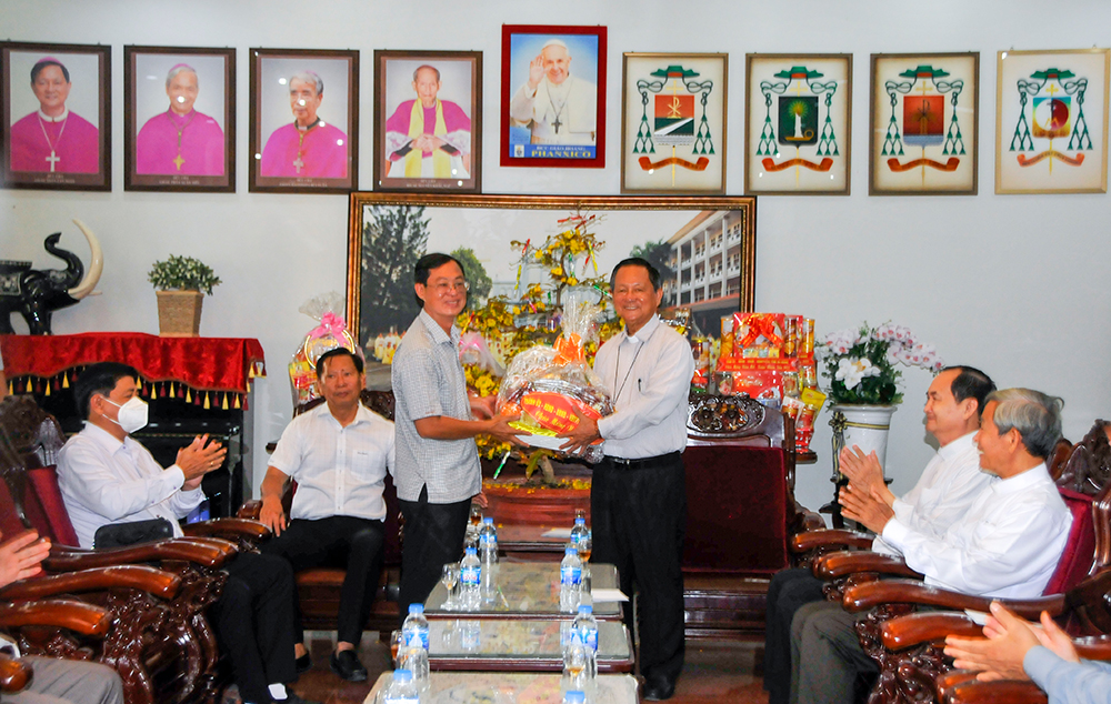 Phó Chủ tịch UBND tỉnh An Giang Trần Anh Thư chúc Tết các tổ chức tôn giáo