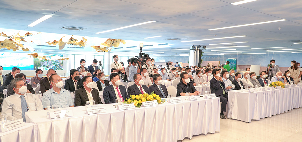 UBND tỉnh An Giang và Công ty Cổ phần NovaGroup ký kết biên bản ghi nhớ hợp tác đầu tư tổ hợp 6 dự án tại thị xã Tân Châu