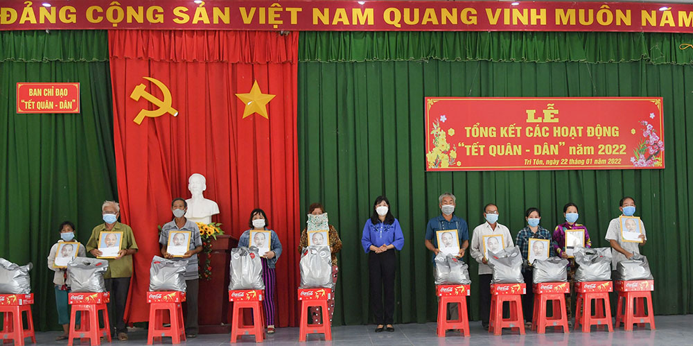 Nhiều phần việc trong Tết quân - dân huyện Tri Tôn