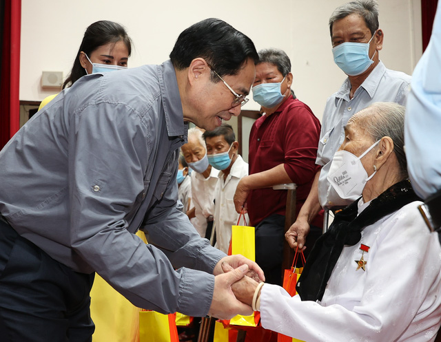 Thủ tướng Phạm Minh Chính: Đón người dân về quê an toàn, chăm lo để mọi người đều có Tết, bù đắp những khó khăn, mất mát do dịch bệnh