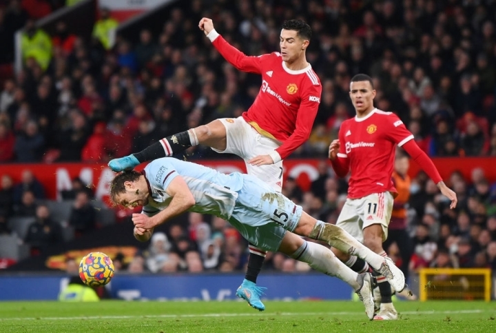 Ngoại Hạng Anh: Ghi bàn phút cuối hạ West Ham, Man Utd vào top 4