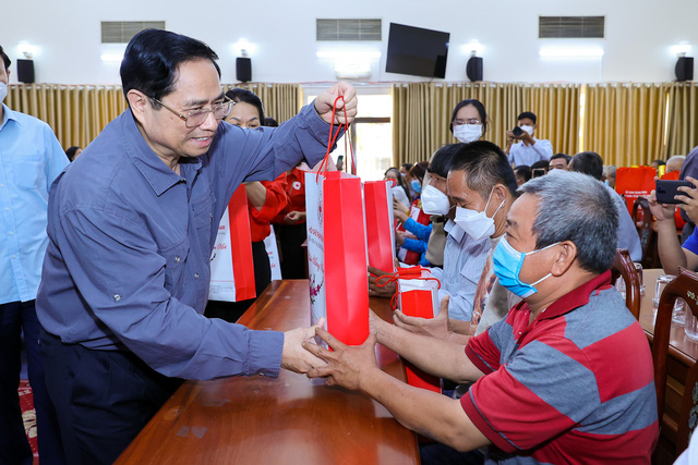Thủ tướng Phạm Minh Chính: Đón người dân về quê an toàn, chăm lo để mọi người đều có Tết, bù đắp những khó khăn, mất mát do dịch bệnh