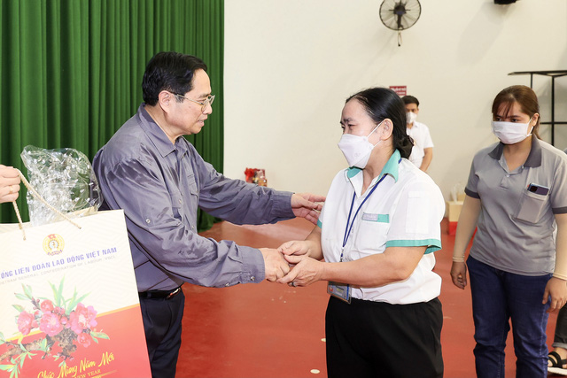 Thủ tướng Phạm Minh Chính dâng hương tưởng niệm đồng chí Phạm Hùng và đồng chí Võ Văn Kiệt