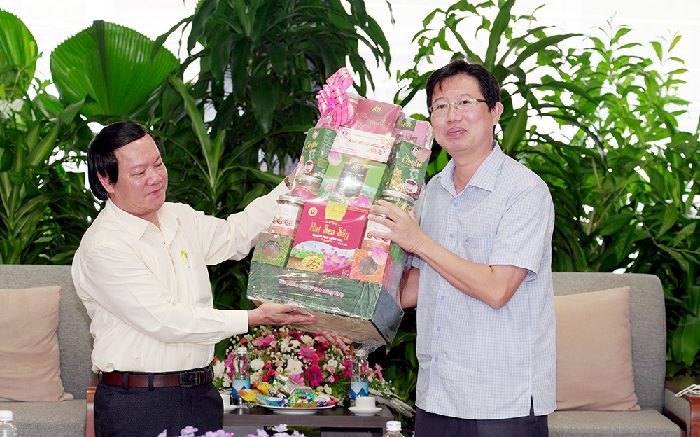 Lãnh đạo tỉnh Đồng Tháp chúc Tết Tập đoàn Sao Mai