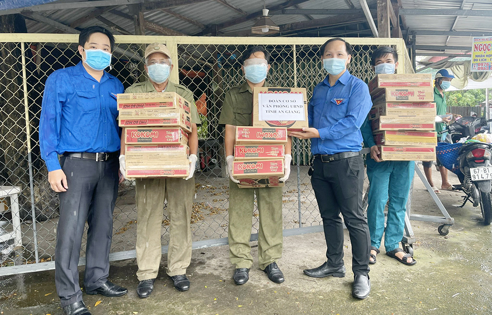 Cùng nhau vượt qua khó khăn