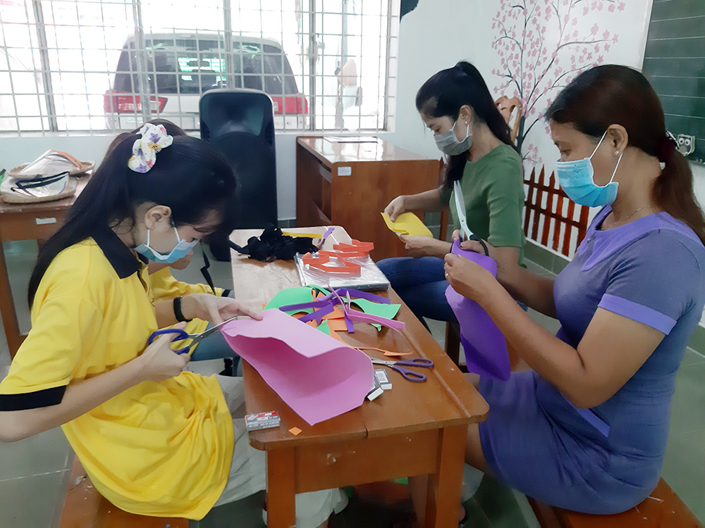 Cùng nhau vượt qua khó khăn