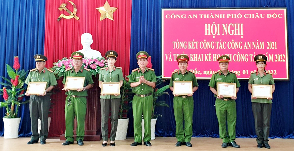 Công an TP Châu Đốc nỗ lực thực hiện “mục tiêu kép”