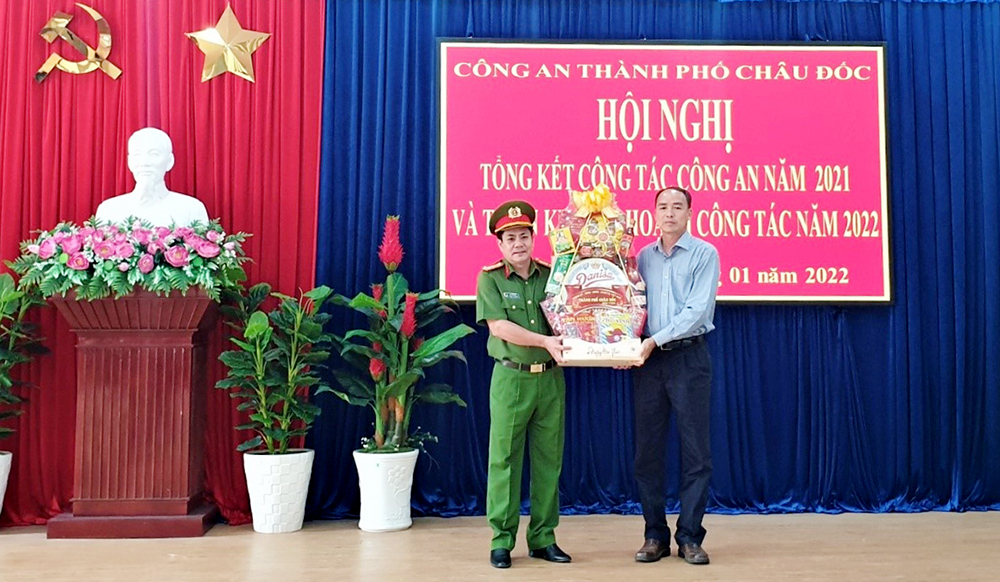 Công an TP Châu Đốc nỗ lực thực hiện “mục tiêu kép”
