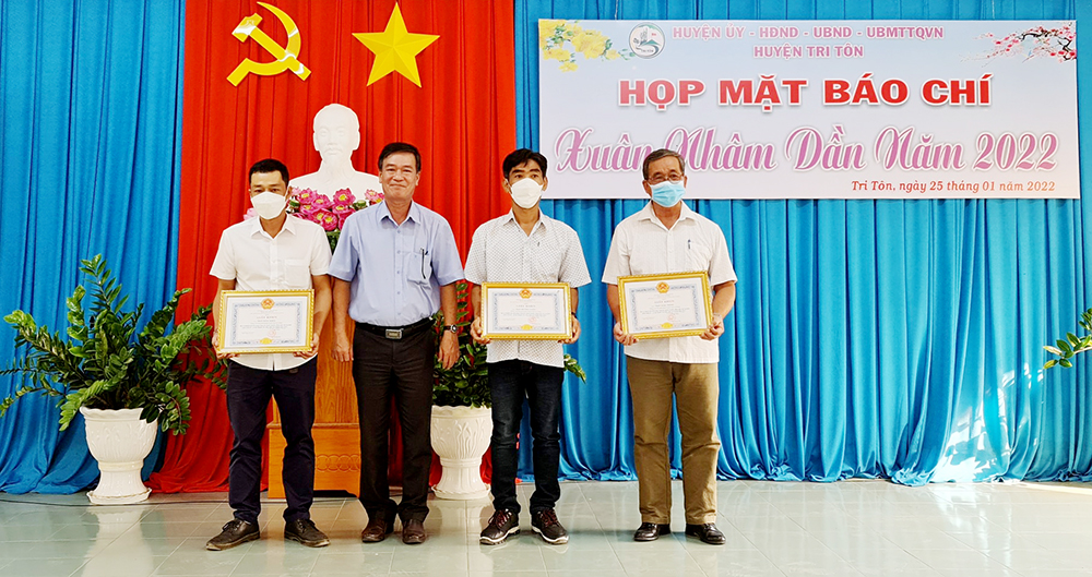 Tri Tôn họp mặt báo chí mừng Xuân Nhâm Dần 2022