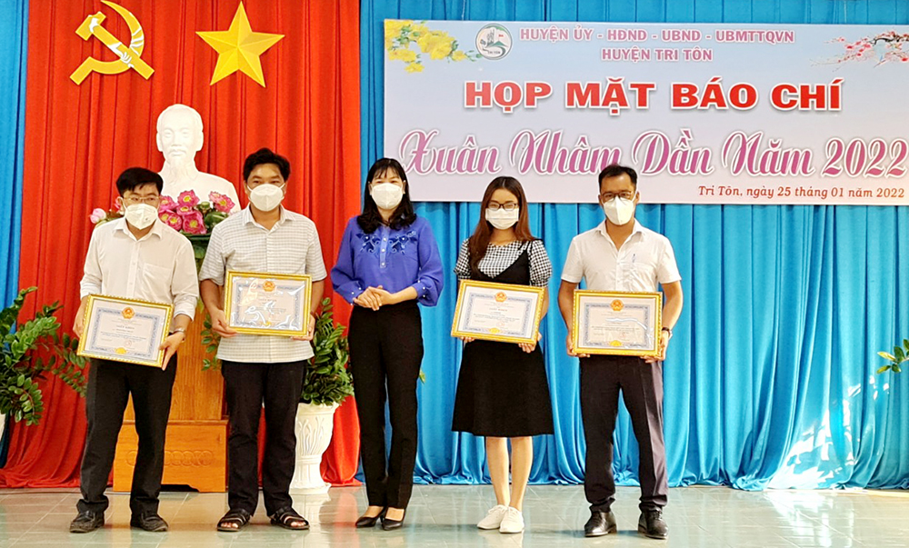 Tri Tôn họp mặt báo chí mừng Xuân Nhâm Dần 2022