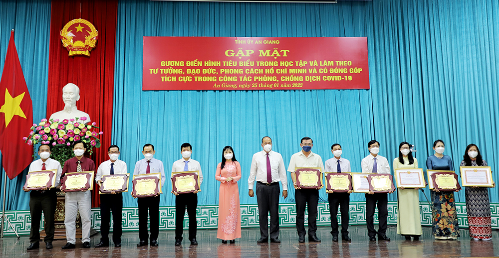 An Giang biểu dương các gương điển hình tiêu biểu trong học tập và làm theo tư tưởng, đạo đức, phong cách Hồ Chí Minh
