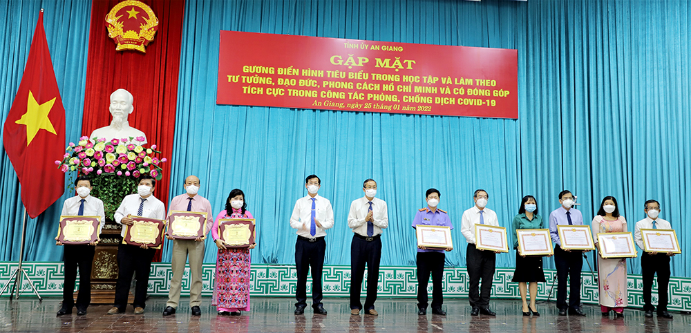 An Giang biểu dương các gương điển hình tiêu biểu trong học tập và làm theo tư tưởng, đạo đức, phong cách Hồ Chí Minh