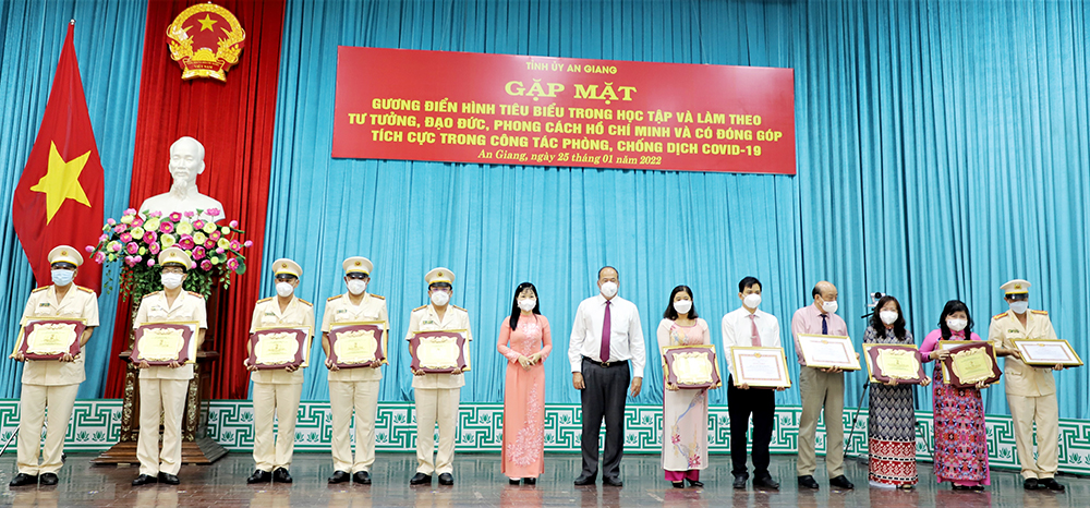 An Giang biểu dương các gương điển hình tiêu biểu trong học tập và làm theo tư tưởng, đạo đức, phong cách Hồ Chí Minh