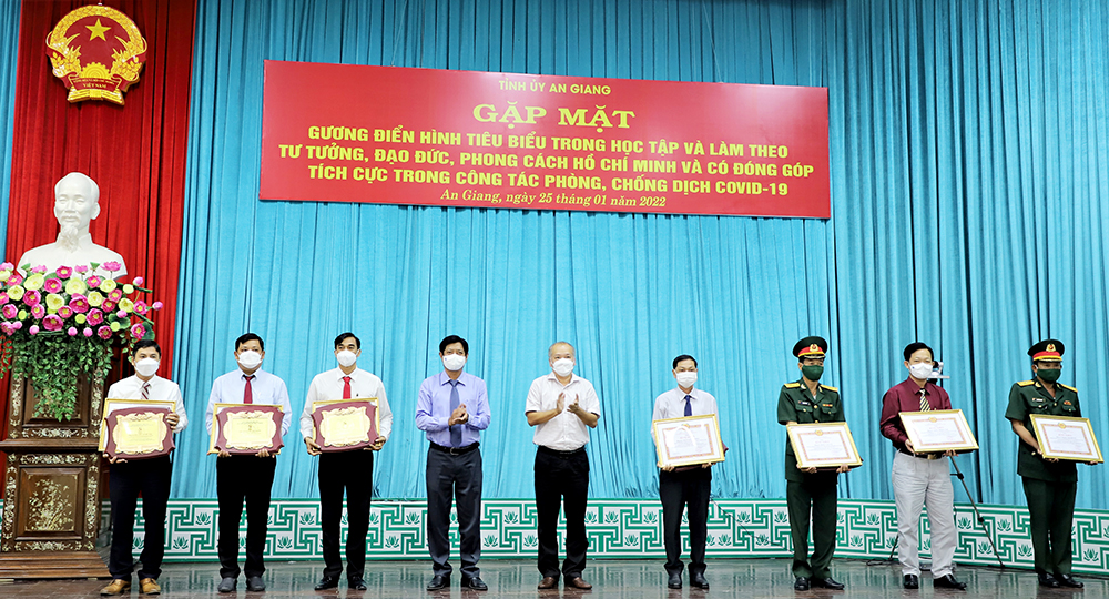 An Giang biểu dương các gương điển hình tiêu biểu trong học tập và làm theo tư tưởng, đạo đức, phong cách Hồ Chí Minh