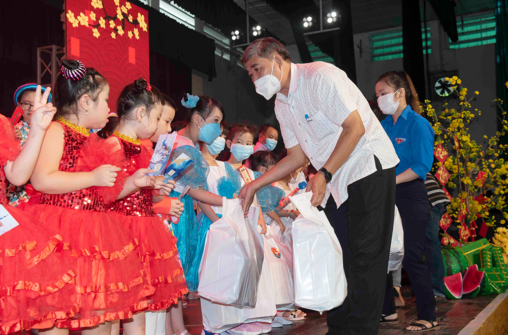Nhà Thiếu nhi An Giang tổ chức Chương trình mừng Đảng, mừng Xuân Nhâm Dần 2022 và trao quà Tết cho thiếu nhi