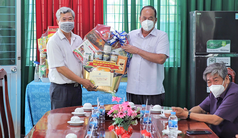 Phó Bí thư Tỉnh ủy, Chủ tịch UBND tỉnh An Giang Nguyễn Thanh Bình thăm, chúc Tết trên địa bàn TP. Long Xuyên