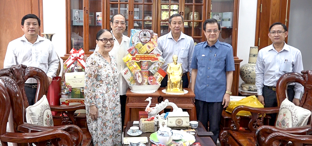 Lãnh đạo Tỉnh ủy An Giang thăm, chúc Tết các đồng chí nguyên lãnh đạo tỉnh, Trung ương qua các thời kỳ