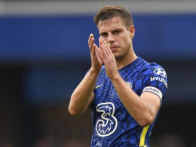 Lộ hợp đồng đầu tiên cho MU, Barca đề nghị 2 năm Azpilicueta