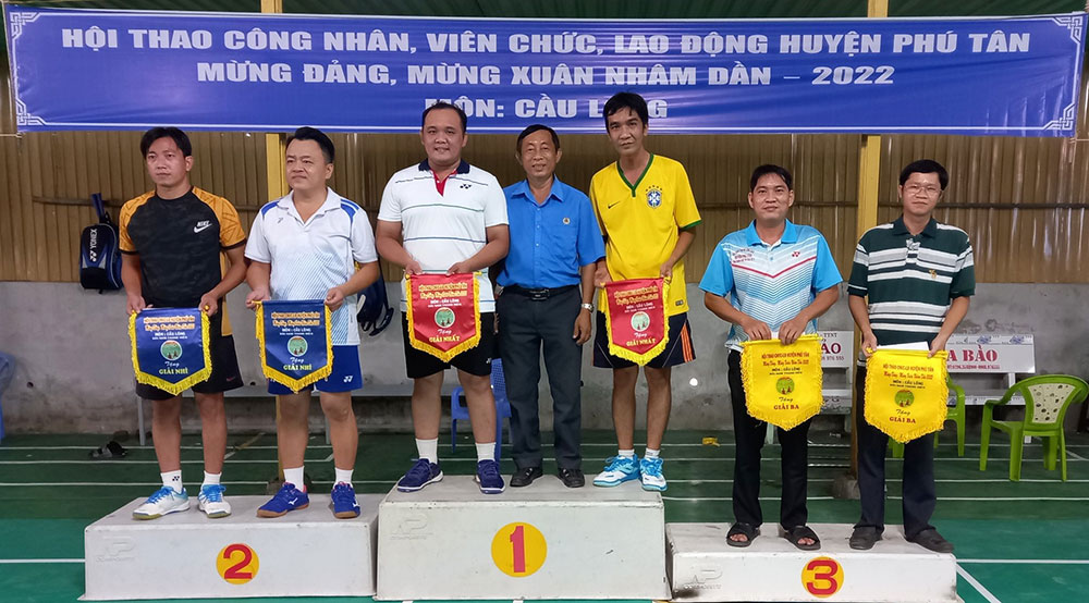 Sôi nổi hội thao công nhân viên chức, lao động Phú Tân mừng Đảng, mừng Xuân Nhâm Dần 2022