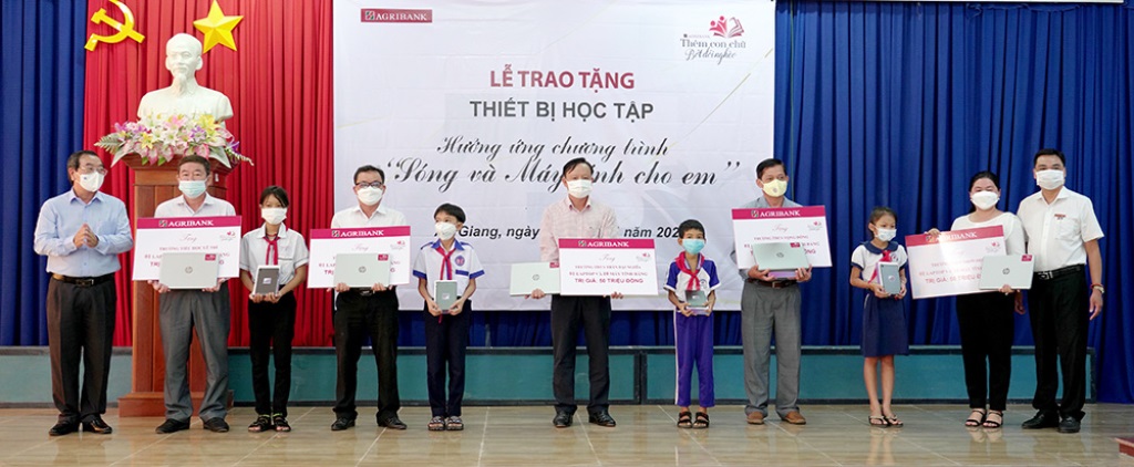 Agribank Chi nhánh An Giang: Tập trung cho vay các lĩnh vực ưu tiên, phát triển ngân hàng điện tử và đóng góp an sinh xã hội
