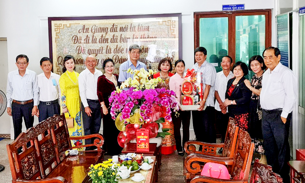 Hiệp hội Doanh nghiệp An Giang chúc Tết lãnh đạo tỉnh