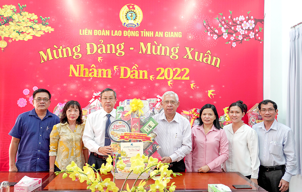 Phó Bí thư Thường trực Tỉnh ủy, Chủ tịch HĐND tỉnh An Giang Lê Văn Nưng thăm, chúc Tết các hội, đoàn thể tỉnh