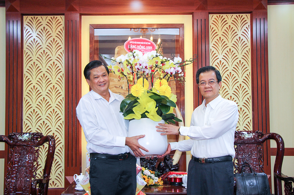 Hội Doanh nhân trẻ Việt Nam chúc Tết Tỉnh ủy An Giang