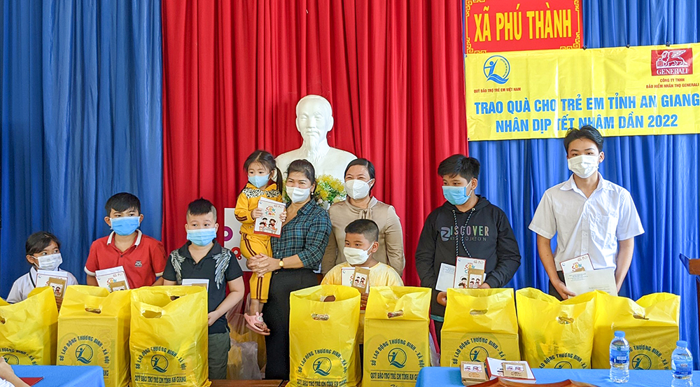 An Giang lo Tết cho trẻ em