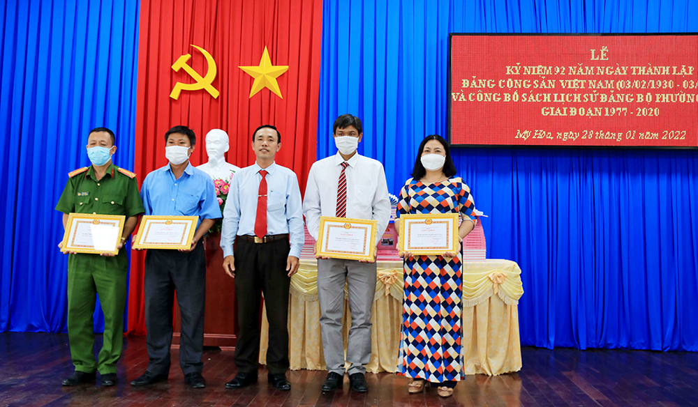Công bố sách lịch sử Đảng bộ phường Mỹ Hòa