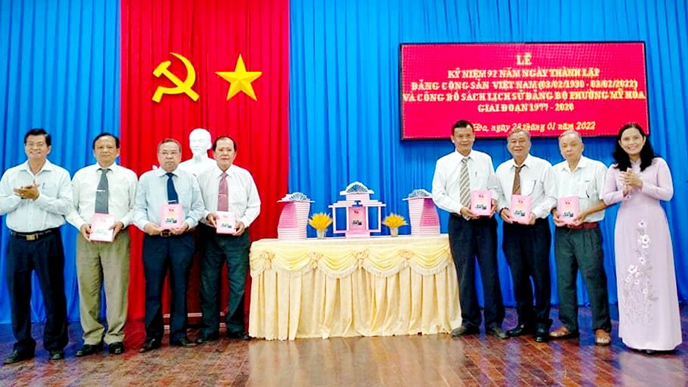 Công bố sách lịch sử Đảng bộ phường Mỹ Hòa