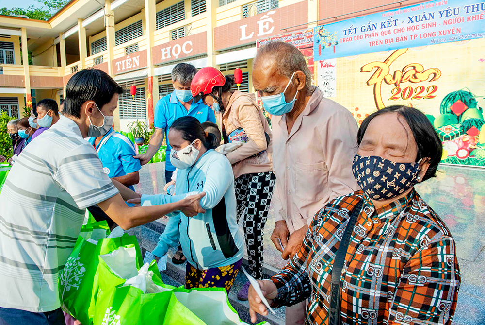 Trường Tiểu học Nguyễn Bỉnh Khiêm tổ chức Chương trình “Tết gắn kết- Xuân yêu thương”