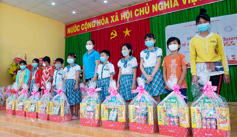Tỉnh đoàn - Hội đồng Đội tỉnh An Giang chăm lo Tết Nhâm Dần 2022 cho thiếu nhi và giáo viên làm Tổng phụ trách Đội